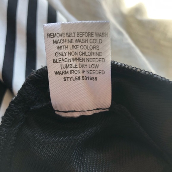 Maurice’s skirt size small - Picture 7 of 7